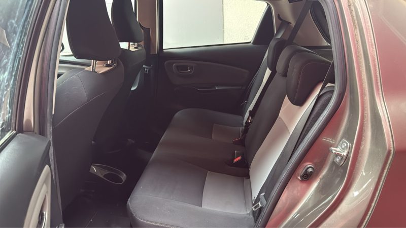 TOYOTA YARIS HYBRIDE 100cv FRANCE BUSINESS/1 ERE MAIN