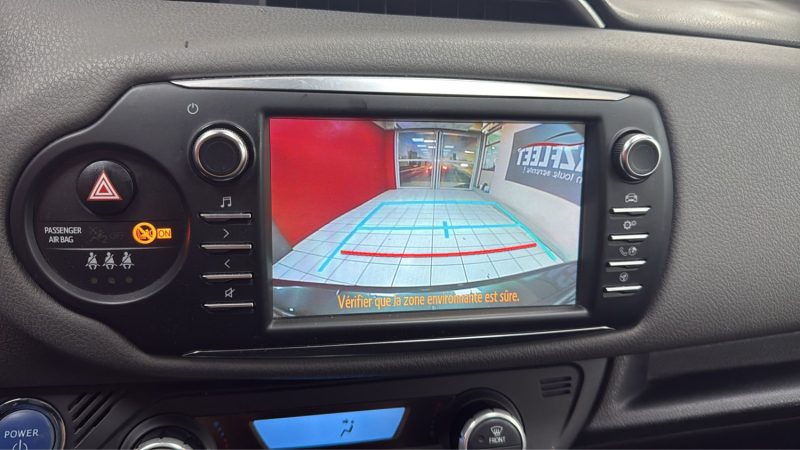 TOYOTA YARIS HYBRIDE 100cv FRANCE BUSINESS/1 ERE MAIN