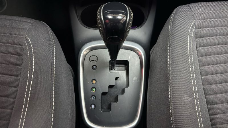 TOYOTA YARIS HYBRIDE 100cv FRANCE BUSINESS/1 ERE MAIN