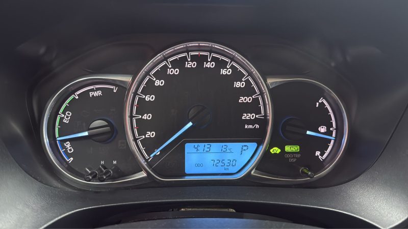 TOYOTA YARIS HYBRIDE 100cv FRANCE BUSINESS/1 ERE MAIN