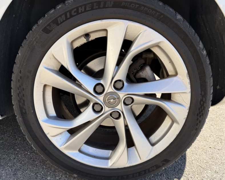 OPEL ASTRA 1.4i Turbo - 150ch Dynamic - PNEUS MICHELIN PILOT SPORT