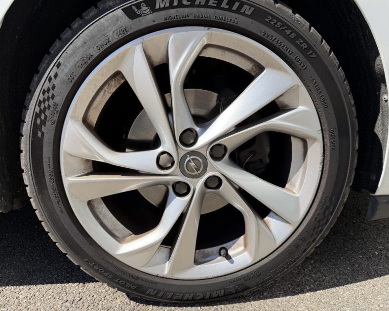 OPEL ASTRA 1.4i Turbo - 150ch Dynamic - PNEUS MICHELIN PILOT SPORT