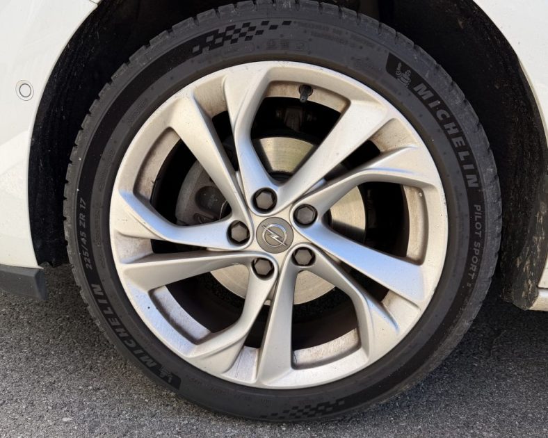 OPEL ASTRA 1.4i Turbo - 150ch Dynamic - PNEUS MICHELIN PILOT SPORT