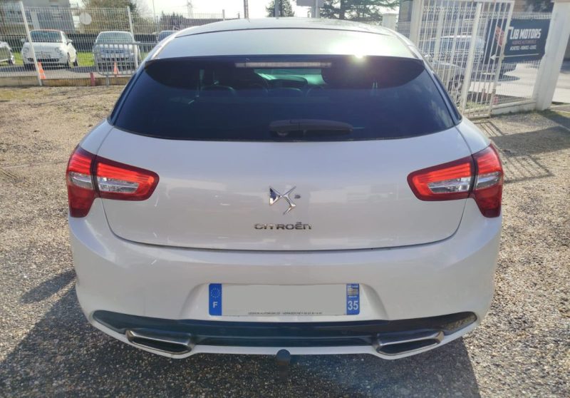 Citroën DS5 So Chic 200ch · berline essence · toit ouvrant · cuir · jantes 18 · Crit'Air 1 · Bordeau