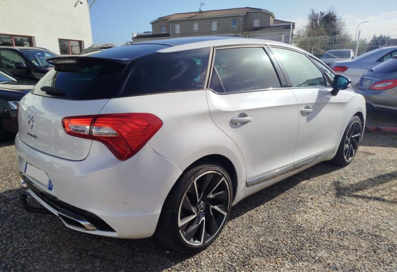 Citroën DS5 So Chic 200ch · berline essence · toit ouvrant · cuir · jantes 18 · Crit'Air 1 · Bordeau