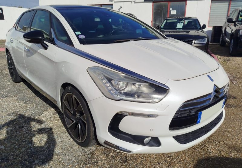 Citroën DS5 So Chic 200ch · berline essence · toit ouvrant · cuir · jantes 18 · Crit'Air 1 · Bordeau