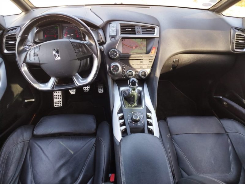 Citroën DS5 So Chic 200ch · berline essence · toit ouvrant · cuir · jantes 18 · Crit'Air 1 · Bordeau