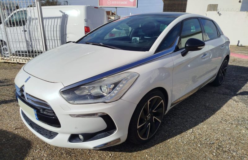 Citroën DS5 So Chic 200ch · berline essence · toit ouvrant · cuir · jantes 18 · Crit'Air 1 · Bordeau