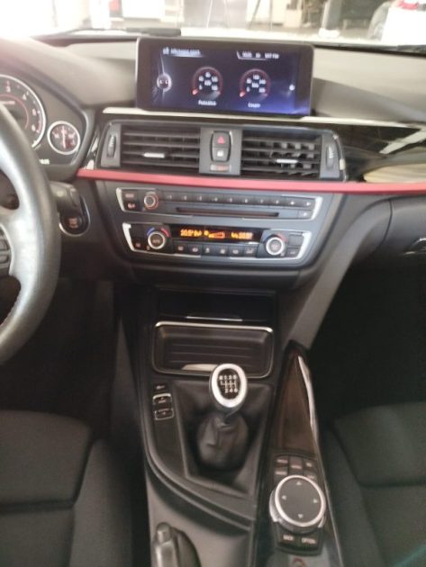 BMW Série 3 318d xDrive · Sport · intégrale · 150ch · diesel · Bordeaux