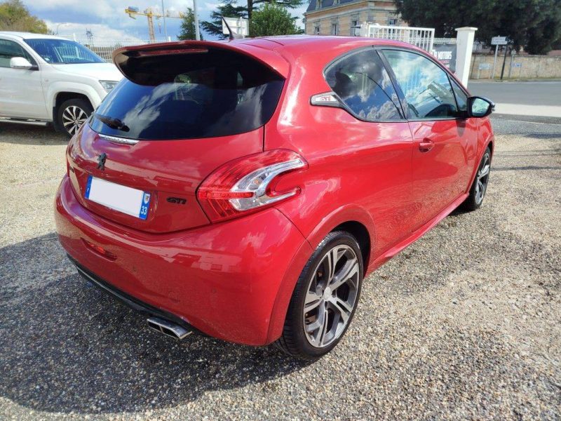 PEUGEOT 208 GTI 1,6THP 200 CV MAI 2013