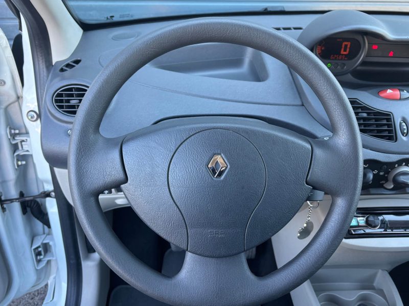 RENAULT TWINGO II 1.5 DCI 65 GENERIQUE SOCIETE 2008