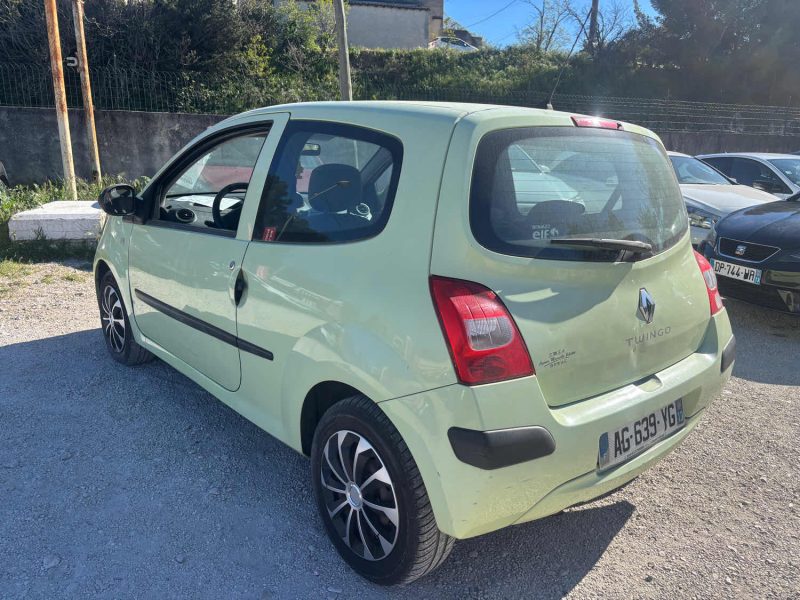 RENAULT TWINGO 2 1.2I - 16V 2009