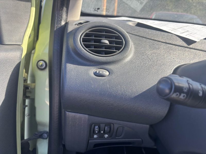 RENAULT TWINGO 2 1.2I - 16V 2009