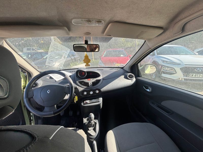 RENAULT TWINGO 2 1.2I - 16V 2009