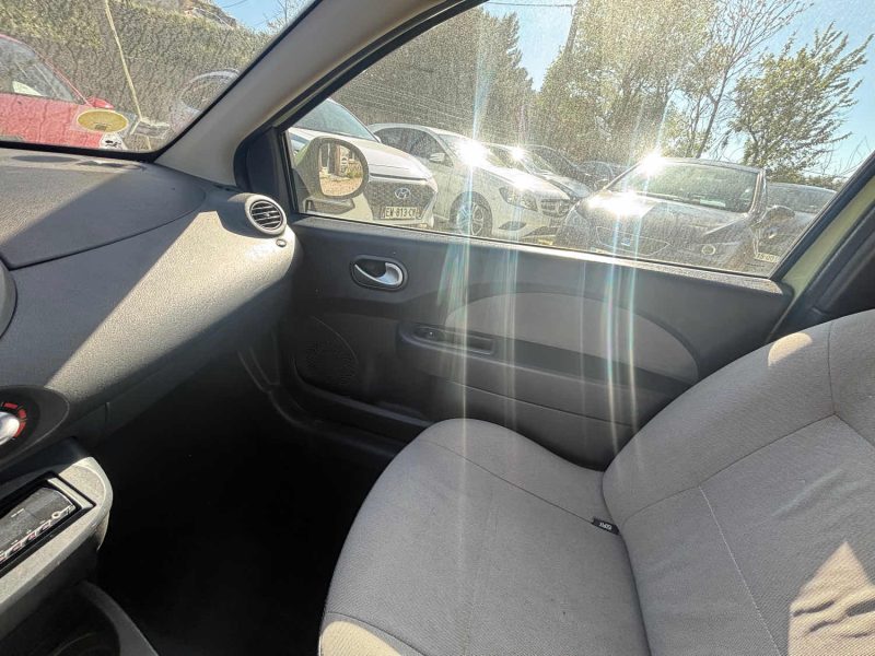 RENAULT TWINGO 2 1.2I - 16V 2009