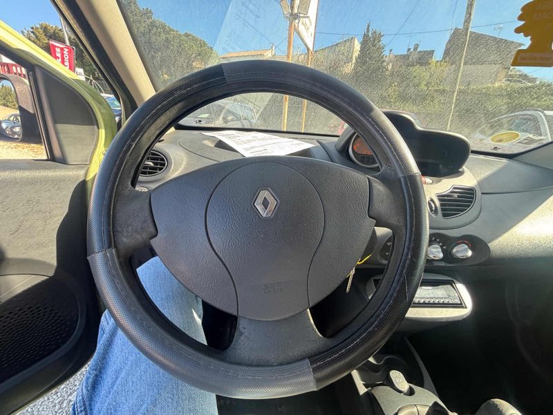 RENAULT TWINGO 2 1.2I - 16V 2009