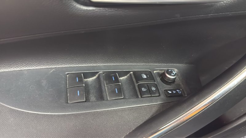 TOYOTA COROLLA BERLINE 122cv DYNAMIC BUSINESS/1 ERE MAIN/TVA RECUPERABLE