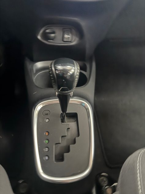 TOYOTA YARIS HYBRIDE 100cv FRANCE BUSINESS/1 ERE MAIN