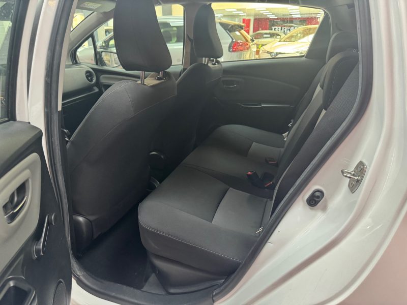 TOYOTA YARIS HYBRIDE 100cv FRANCE BUSINESS/1 ERE MAIN