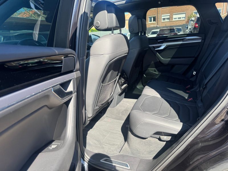 VOLKSWAGEN TOUAREG 3.0 V6 TDI 286CH R-LINE EXCLUSIVE 4MOTION 1er main 2019