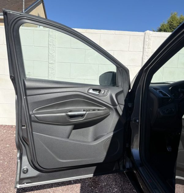 FORD KUGA 2.0tdci 150ch ST LINE Start And Stop 4X2 / CAMÉRA DE RECUL / APPLE CARPLAY / TOIT OUVRANT