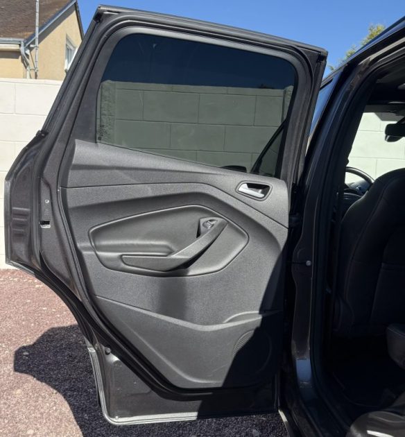 FORD KUGA 2.0tdci 150ch ST LINE Start And Stop 4X2 / CAMÉRA DE RECUL / APPLE CARPLAY / TOIT OUVRANT