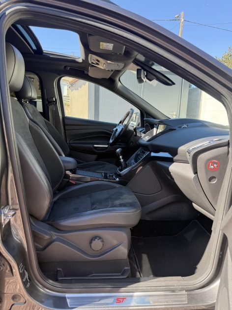 FORD KUGA 2.0tdci 150ch ST LINE Start And Stop 4X2 / CAMÉRA DE RECUL / APPLE CARPLAY / TOIT OUVRANT