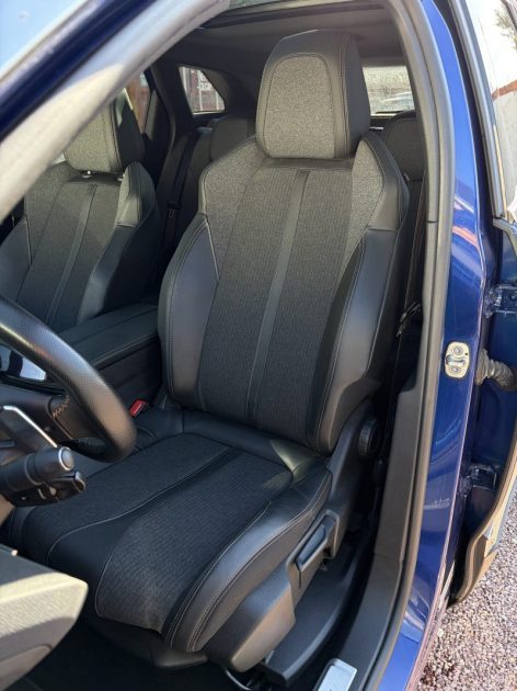 Peugeot 3008 GT LINE 1.5 BLUEHDI 130ch S&S EAT8 / Toit Ouvrant Panoramique/ Bleu MAGNETIC