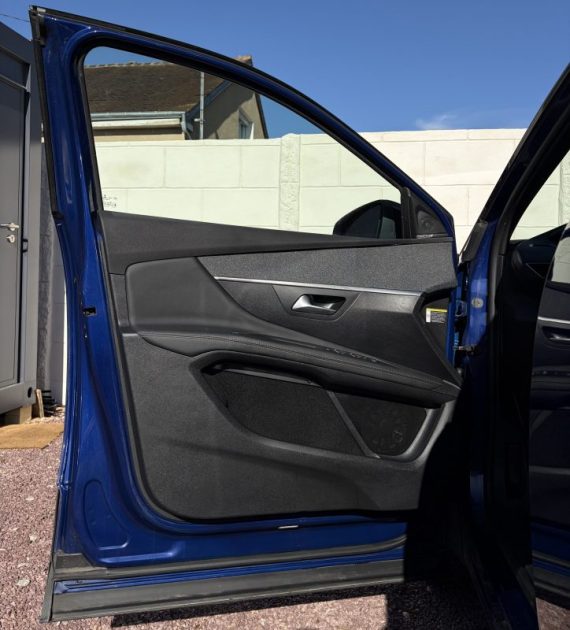 Peugeot 3008 GT LINE 1.5 BLUEHDI 130ch S&S EAT8 / Toit Ouvrant Panoramique/ Bleu MAGNETIC