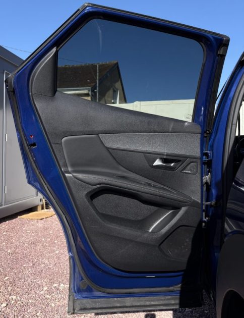 Peugeot 3008 GT LINE 1.5 BLUEHDI 130ch S&S EAT8 / Toit Ouvrant Panoramique/ Bleu MAGNETIC