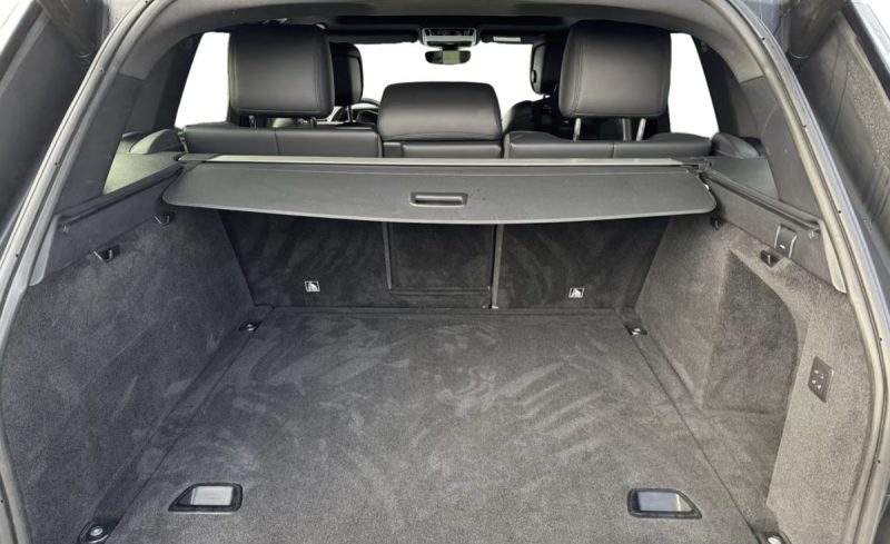 Range Rover Sport SVR 5.0 V8 525ch / Attelage électrique / Matrix LED / Suspension pneumatique