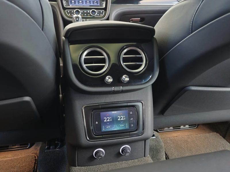 BENTLEY BENTAYGA V8 550ch / Blackline / Toit panoramique / Night Vision