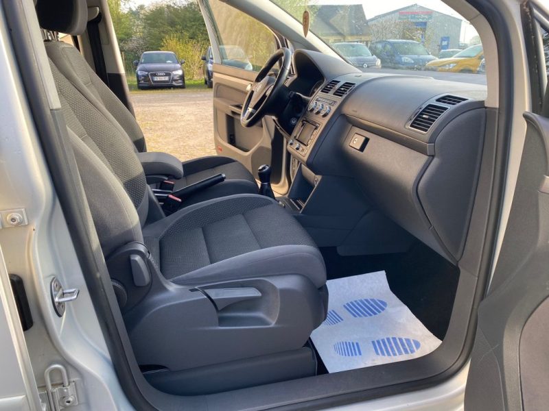 VOLKSWAGEN TOURAN 1.6 TDI 105CH CONFORTLINE BOITE 6 / GARANTIE