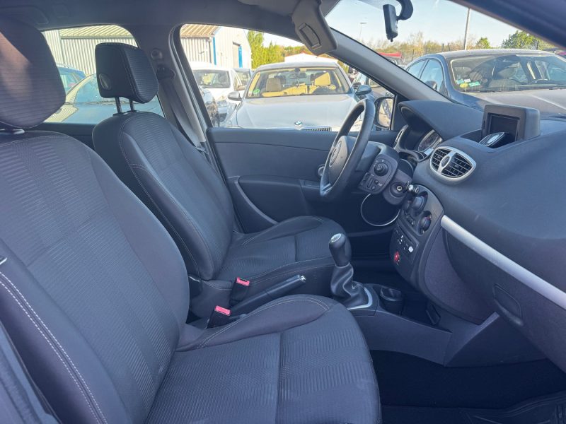 RENAULT CLIO 1.2 16V 101CH GRANDTOUR 2010