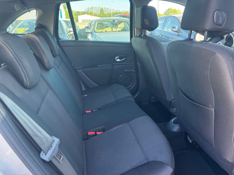 RENAULT CLIO 1.2 16V 101CH GRANDTOUR 2010