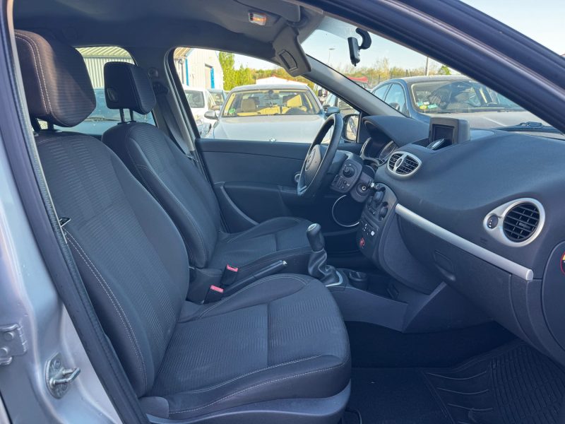 RENAULT CLIO 1.2 16V 101CH GRANDTOUR 2010