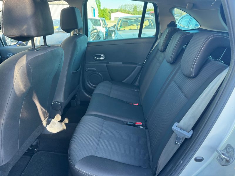 RENAULT CLIO 1.2 16V 101CH GRANDTOUR 2010