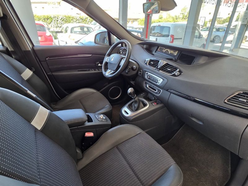 RENAULT SCENICIII MEGANE 1.5 DCI 110 EXPRESSION EDC ANNEE 2012 175000KM