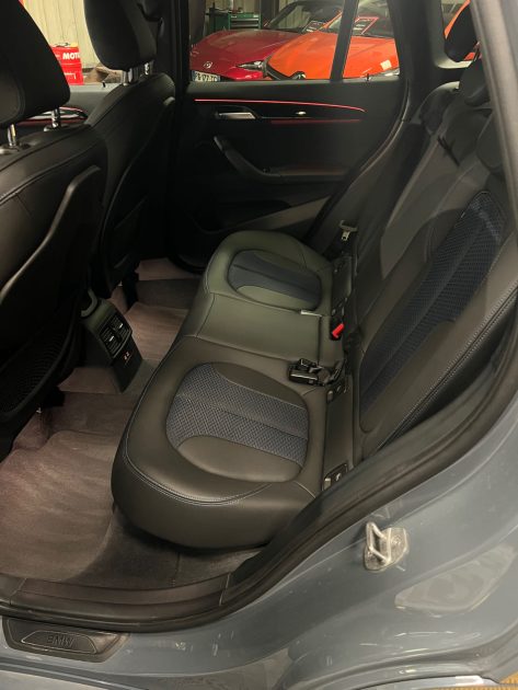 MAGNIFIQUE BMW X1 18d PACK M SDRIVE 150ch (HAYON ÉLECTRIQUE, SIÈGES CHAUFFANTS,RADAR AVANT/ARRIERE)