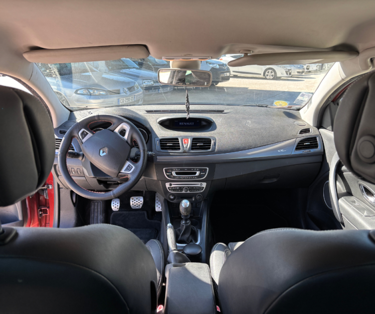 RENAULT MEGANEIII 1.9 DCI 130  2012