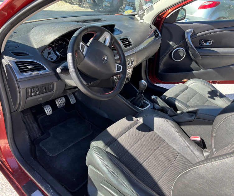 RENAULT MEGANEIII 1.9 DCI 130  2012