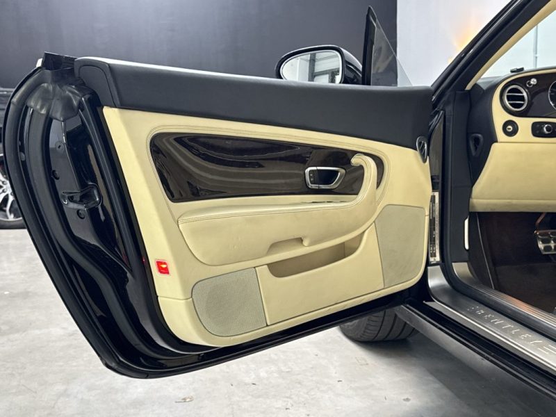 BENTLEY CONTINENTAL GTC 6.0L W12 BITURBO 560ch - CAPOTE NEUVE EN ALCANTARA - 1111.74 € / mois 