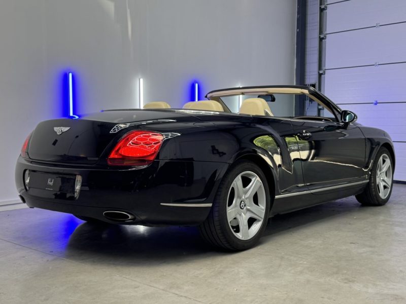 BENTLEY CONTINENTAL GTC 6.0L W12 BITURBO 560ch - CAPOTE NEUVE EN ALCANTARA - 1111.74 € / mois 