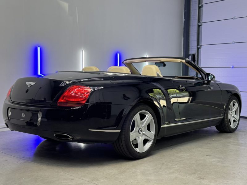 BENTLEY CONTINENTAL GTC 6.0L W12 BITURBO 560ch - CAPOTE NEUVE EN ALCANTARA - 1111.74 € / mois 