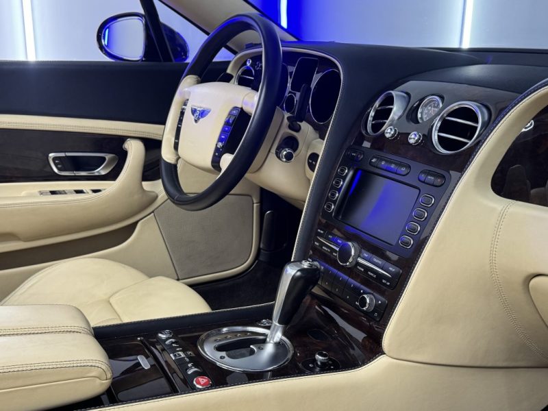 BENTLEY CONTINENTAL GTC 6.0L W12 BITURBO 560ch - CAPOTE NEUVE EN ALCANTARA - 1111.74 € / mois 