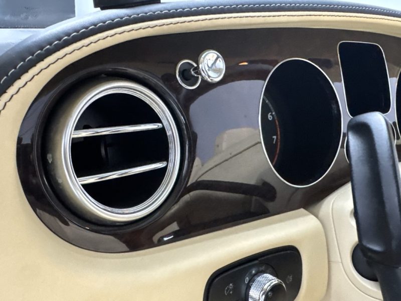 BENTLEY CONTINENTAL GTC 6.0L W12 BITURBO 560ch - CAPOTE NEUVE EN ALCANTARA - 1111.74 € / mois 