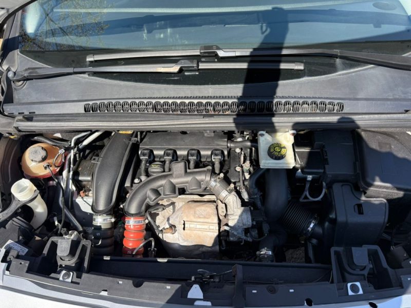 PEUGEOT 5008 1.6i THP 156CH ACTIVE BVM6 7 PLACES