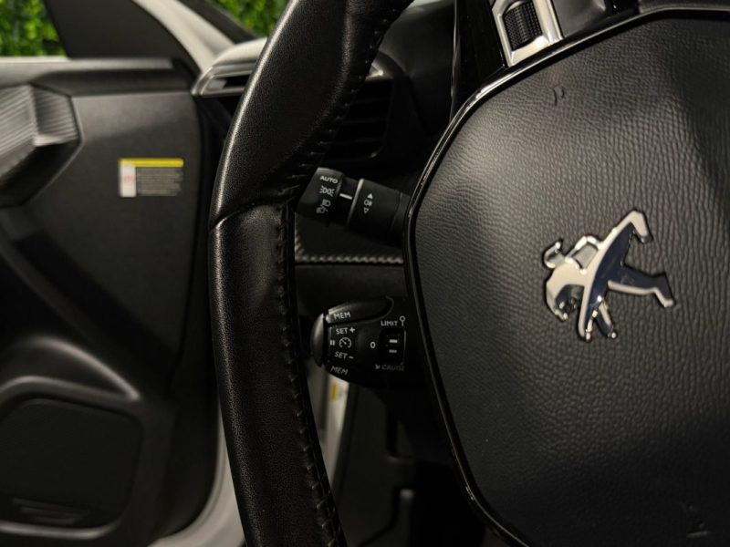 PEUGEOT 2008 II ALLURE PACK 1.2 100 Cv 1ERE MAIN 19800Km Apple& Android VIRTUAL COCKPIT Garantie 1an
