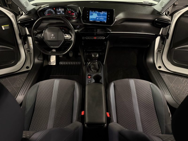 PEUGEOT 2008 II ALLURE PACK 1.2 100 Cv 1ERE MAIN 19800Km Apple& Android VIRTUAL COCKPIT Garantie 1an