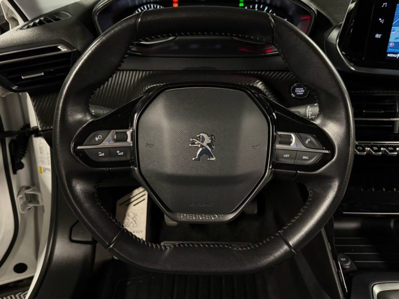 PEUGEOT 2008 II ALLURE PACK 1.2 100 Cv 1ERE MAIN 19800Km Apple& Android VIRTUAL COCKPIT Garantie 1an
